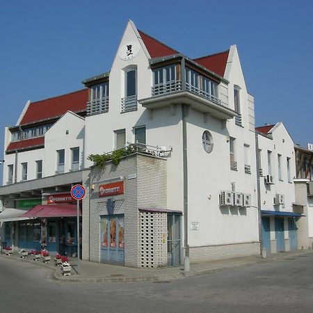 Hary Hotel ケチケメート エクステリア 写真