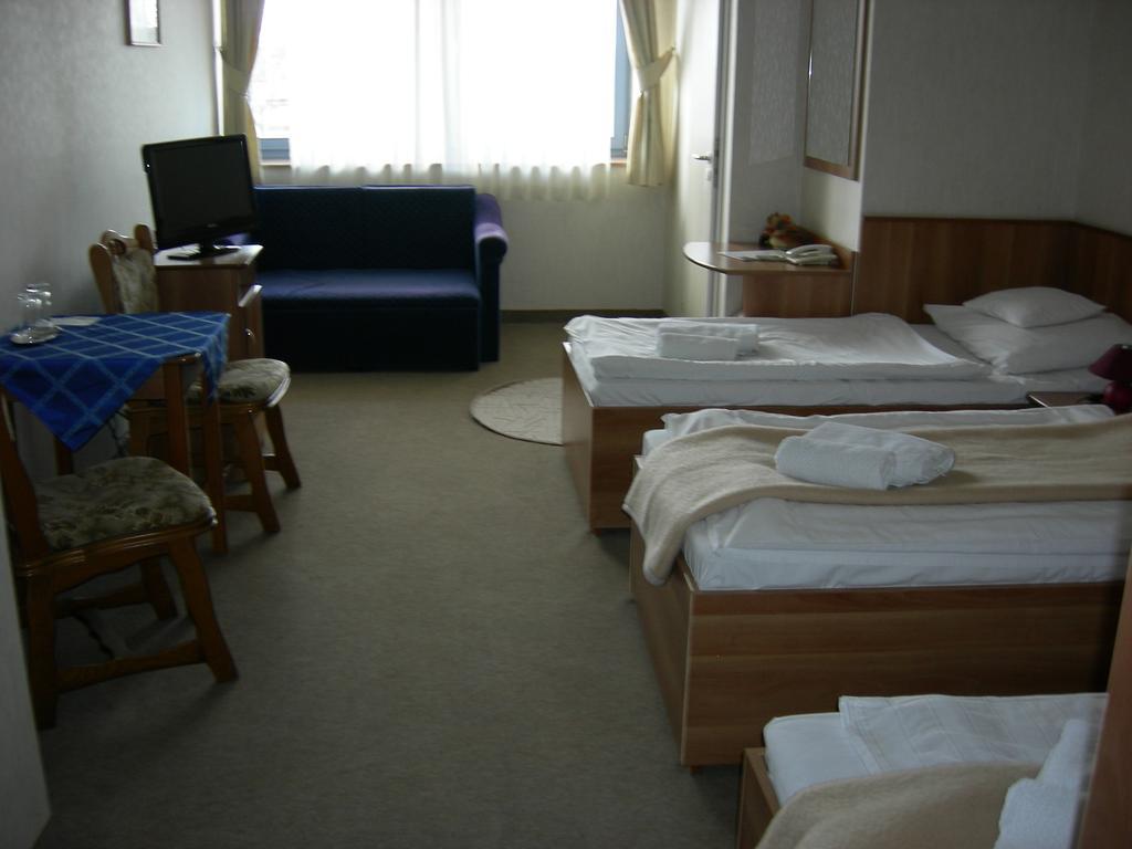 Hary Hotel ケチケメート 部屋 写真